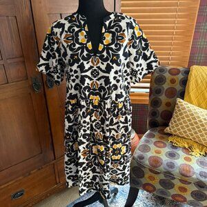 Boden Short Cotton V-Neck Dress in Geo Print